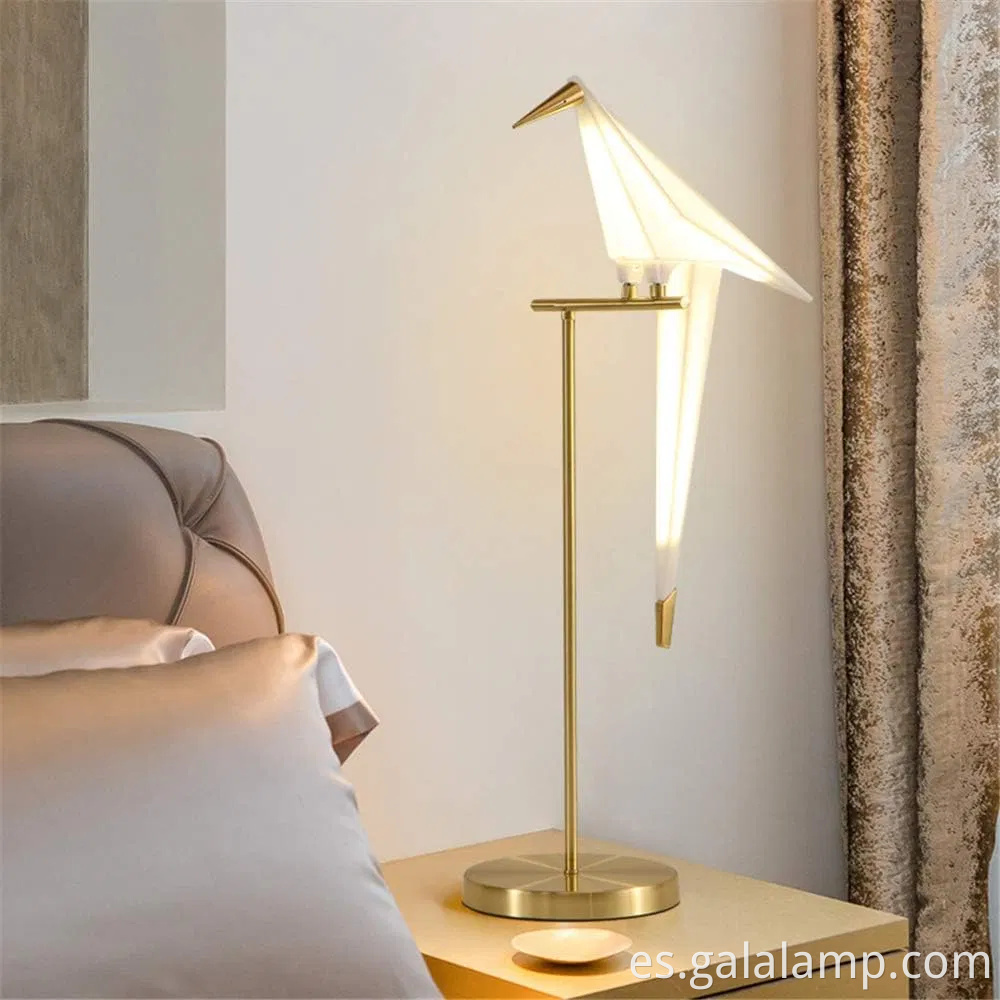 Lámpara de pájaros decorativa nórdica moderna con diseño de grúa dorada de lujo